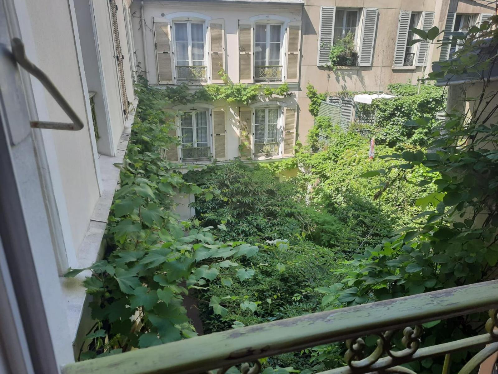Gasthuis D'hotes Calmes Sur Jardin Batignolles Parijs
