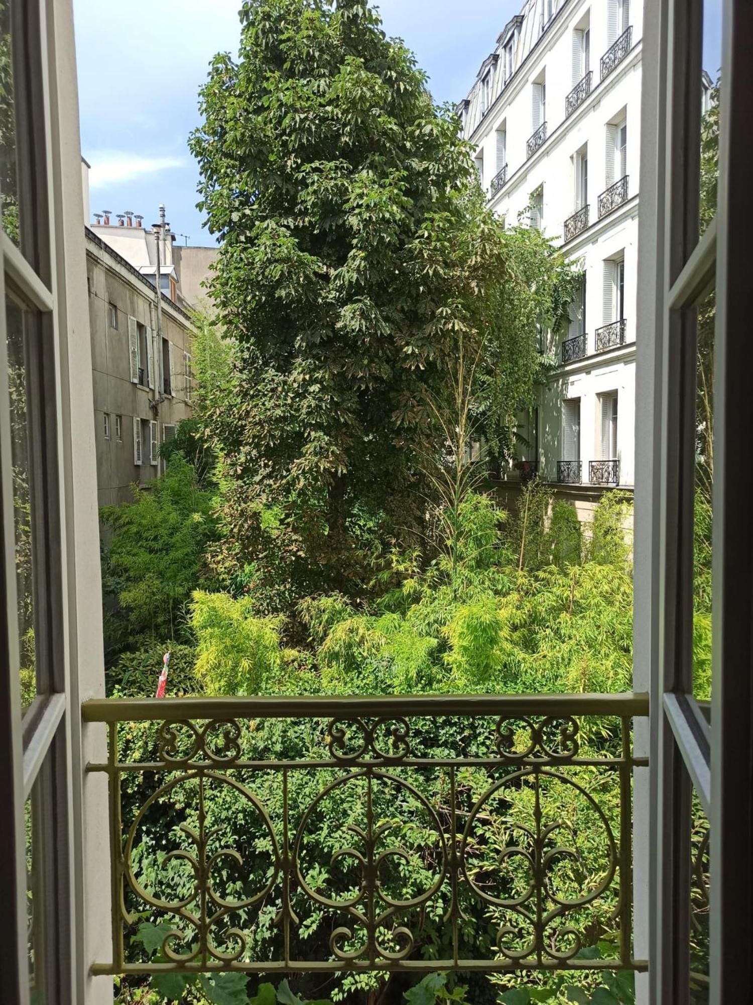 Gasthuis D'hotes Calmes Sur Jardin Batignolles *
