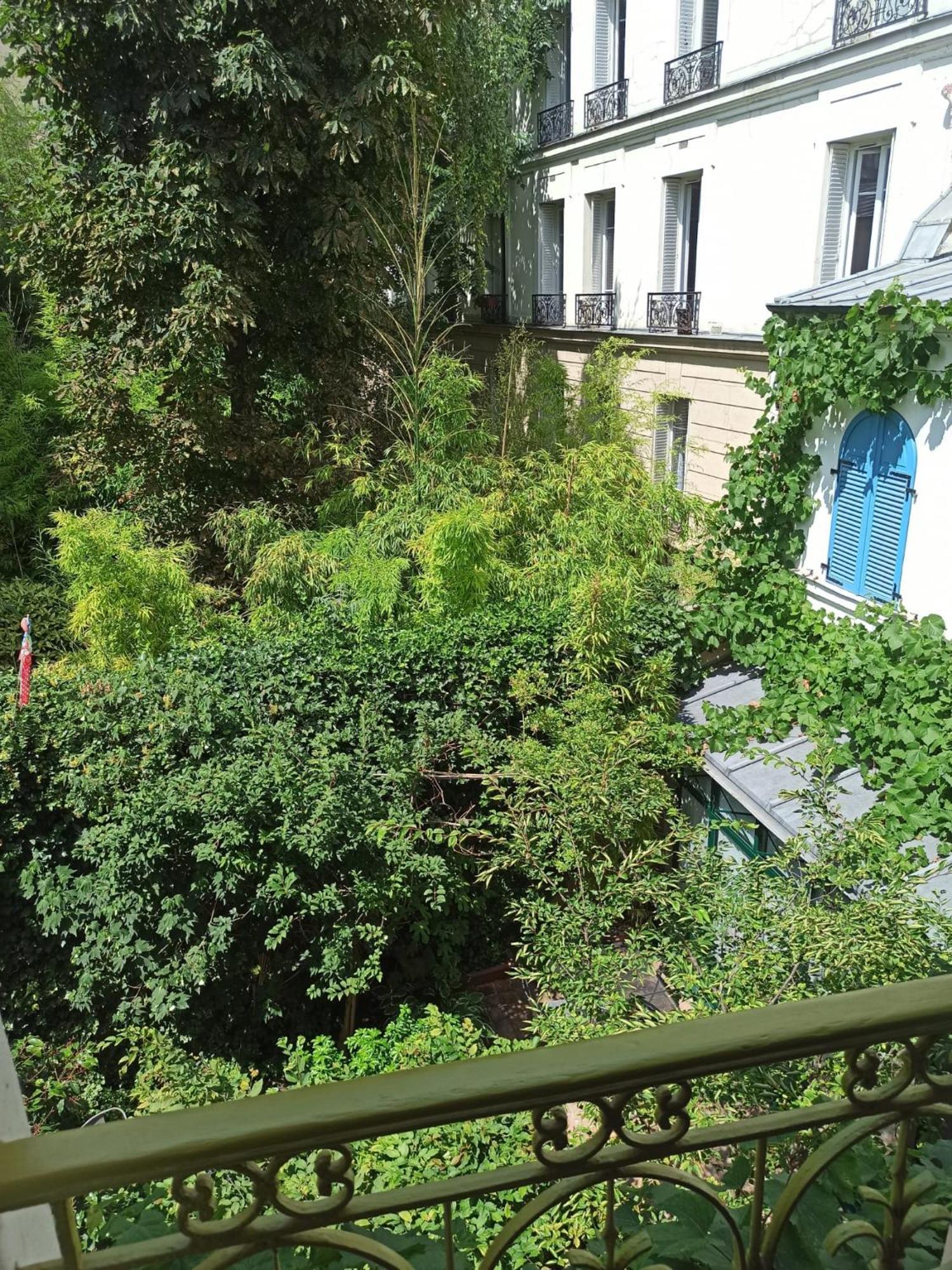 Gasthuis D'hotes Calmes Sur Jardin Batignolles